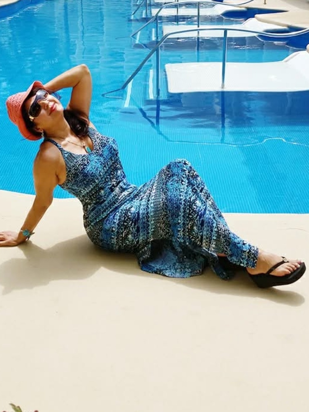 AS NEW LUCKY BRAND MAXI BLUE PRINT DRESS, SIZE SMALL/ MEDIUM